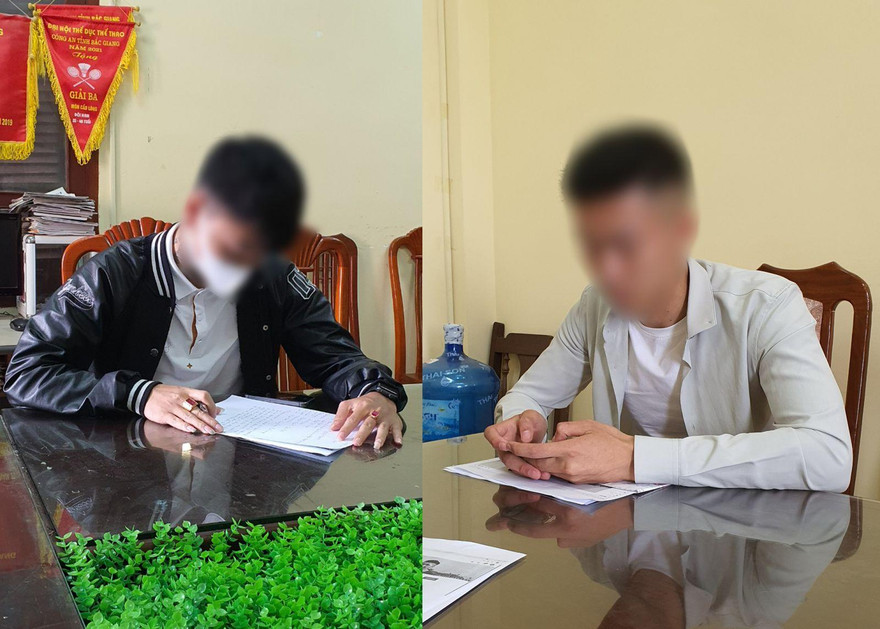 Duy và Hùng tại cơ quan Công an