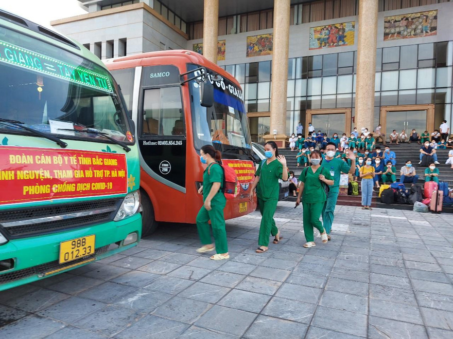 Đoàn cán bộ y tế tỉnh Bắc Giang hỗ trợ Hà Nội chống dịch