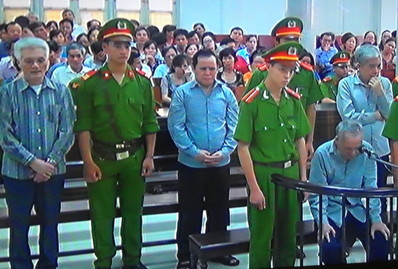 Các bị cáo trong phiên xử