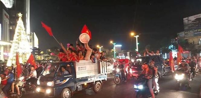 Tuyển Việt Nam vào chung kết AFF Cup: Cả nước đêm không ngủ