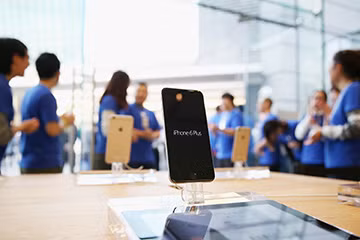 Điện thoại của hãng Apple là một trong những mặt hàng bị tẩy chay. Ảnh: Fortune