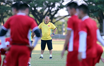 HLV Park Hang seo sẽ dẫn đường tới chiến thắng ở trận ra quân cho các cầu thủ?. Ảnh: VSI