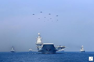 Tàu chiến và máy bay quân sự Trung Quốc “biểu dương sức mạnh” trên biển Đông ngày 12/4/2018. Ảnh: Reuters 