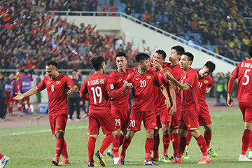 Các cầu thủ Việt Nam ăn mừng bàn thắng