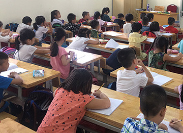 Cơ sở vật chất trường công do Nhà nước đầu tư, bởi vậy việc các Trung tâm Tiếng Anh liên kết chiết khấu tỷ lệ phần trăm cao là điều khó chấp nhận. Ảnh chỉ mang tính minh họa. Ảnh: N.Hà.