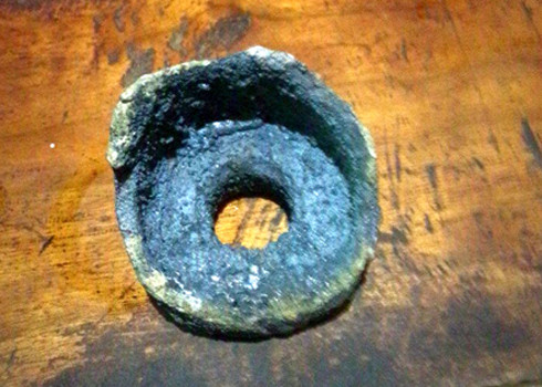 Vật thể lạ rơi xuống xã Tân Hồng (Trấn Yên, Yên Bái). Ảnh: Báo Yên Bái.