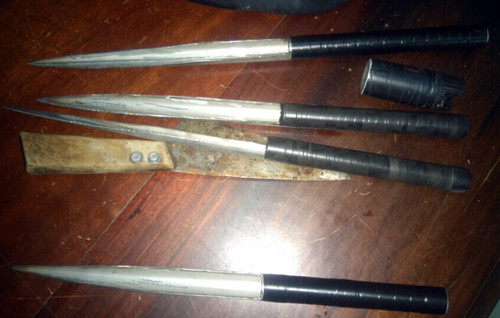 Hung khí cảnh sát thu giữ. Ảnh: Quốc Thắng/VnExpress