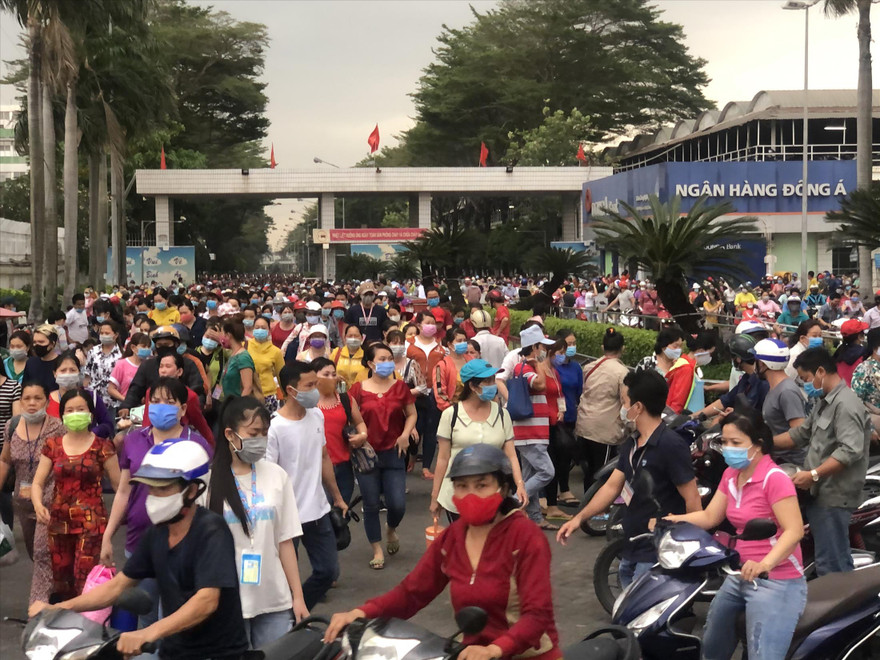 Công nhân PouYuen trong giờ tan ca 