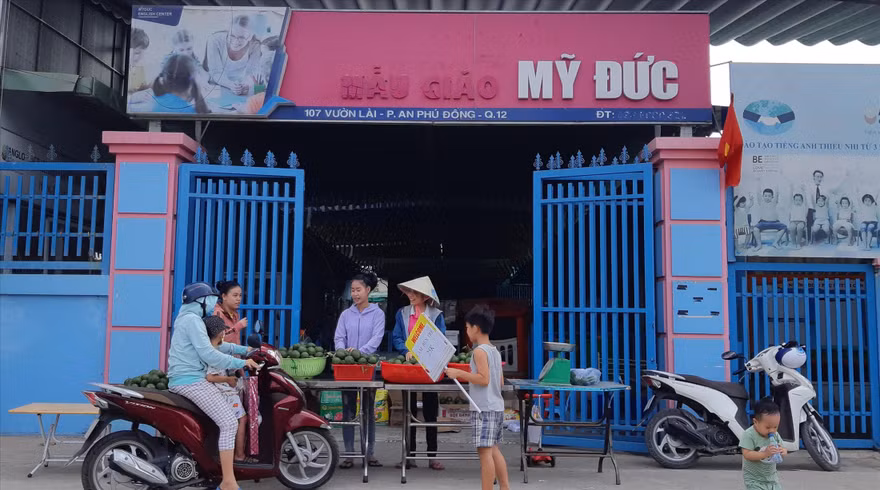 Giáo viên mầm non chuyển sang bán hàng trong mùa dịch để kiếm sống qua ngày