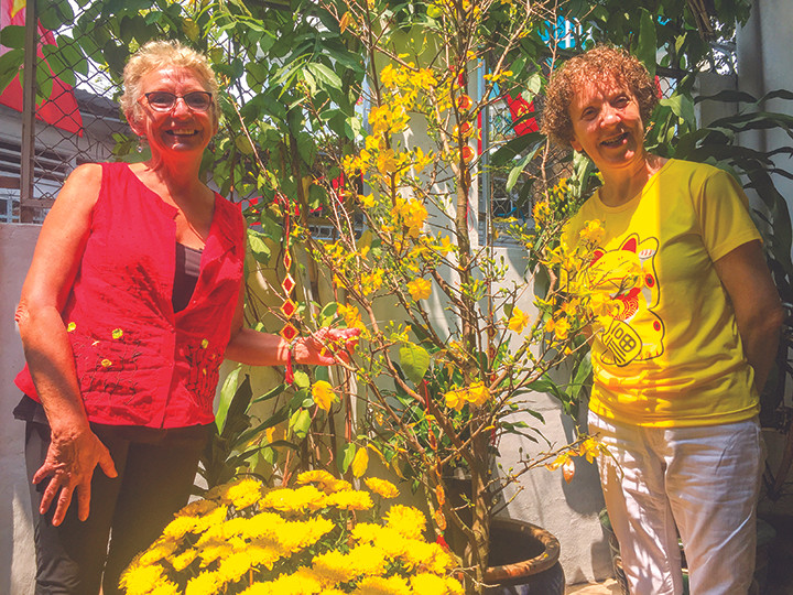 Janet và Jane tại nhà tác giả bài viếtẢnh: Quế Mai