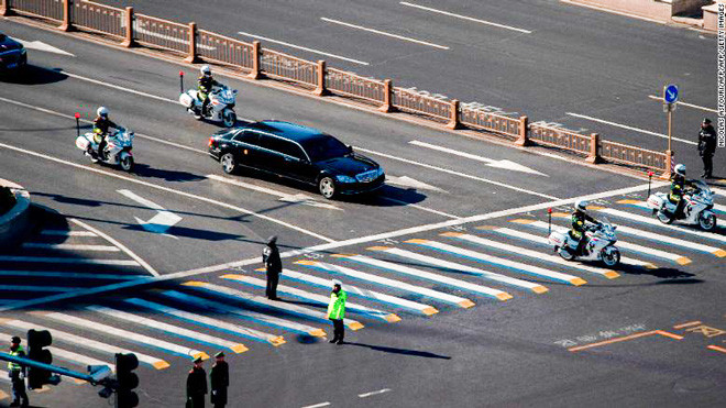 Đoàn xe của nhà lãnh đạo Kim Jong-un trên đường phố Bắc Kinh ngày 8/1 Ảnh: CNN 