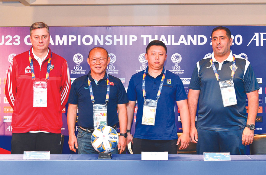 HLV Park Hang Seo tỏ ra vui vẻ trước khi cùng ĐT U23 Việt Nam chính thức bước vào chiến dịch U23 châu Á ảnh: HỮU PHẠM 