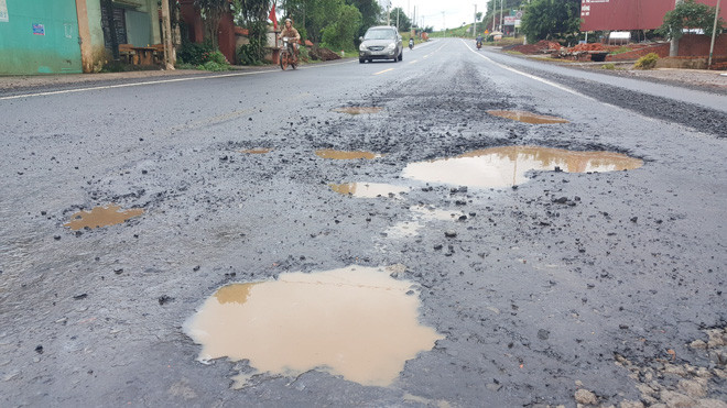 QL 14 đoạn qua xã Nam Bình, huyện Ðắk Song liên tục hư hỏng