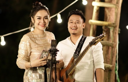 Đức Cường hạnh phúc bên Vũ Hạnh Nguyên