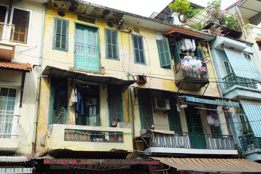 Cảnh chật chội trên phố Hàng Đào Ảnh: Như Ý