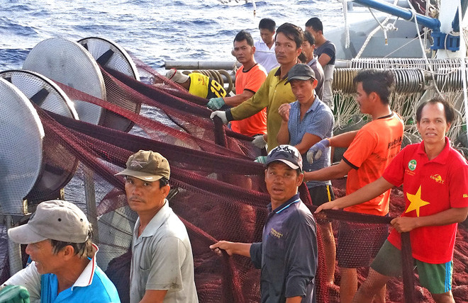 Trong một lần cùng ngư dân ra Hoàng Sa - ảnh ngư dân chụp