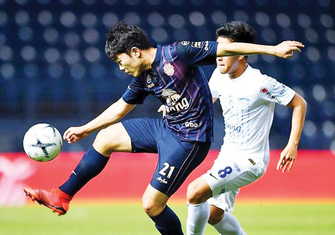 Một pha đi bóng của Xuân Trường
