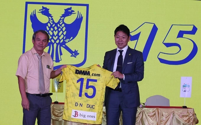 Ông bầu Đoàn Nguyên Đức đã có những phát biểu gây tranh cãi trong buổi ký hợp đồng đưa Công Phượng sang Bỉ thi đấu. Ảnh: Ngôi sao 