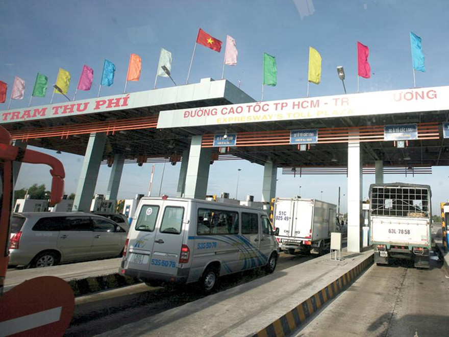 Trạm thu phí cao tốc TPHCM - Trung Lương Ảnh: Zing.vn 