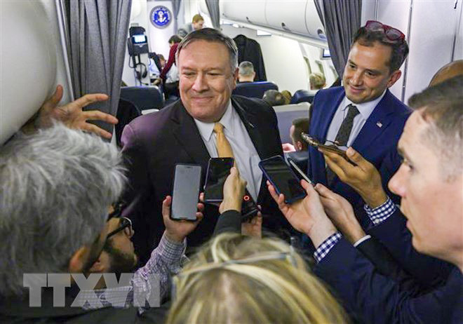 Ngoại trưởng Mỹ Mike Pompeo phát biểu với báo giới khi lên đường công du Trung Đông ngày 7/1/2019 Ảnh: AFP/TTXVN 