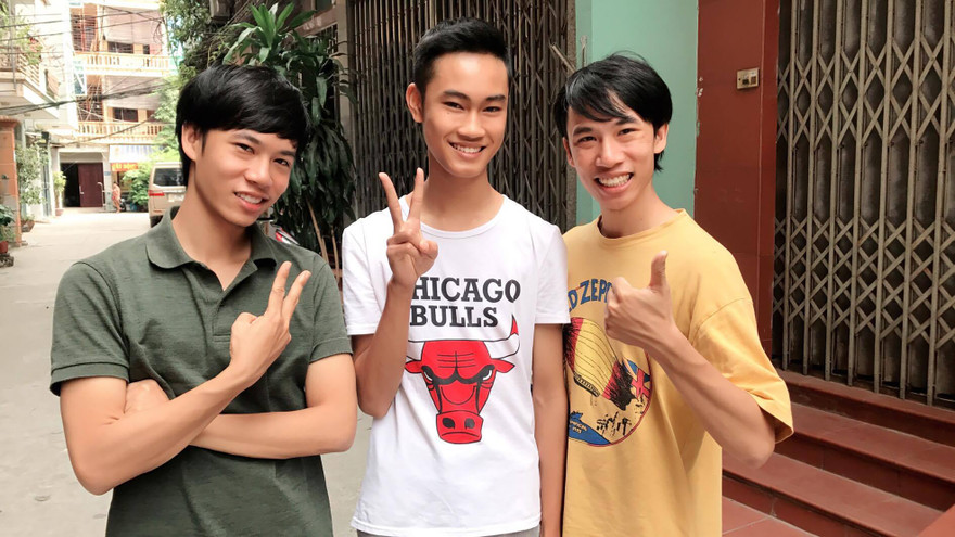 Thành viên nhóm 1977 Vlog, từ trái qua: Trung Anh, Văn Tân, Việt Anh.