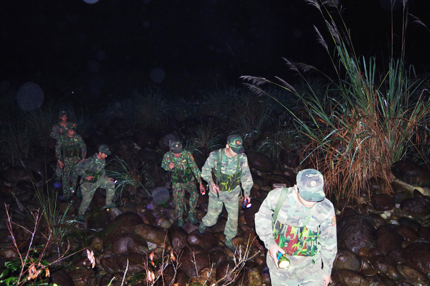 Đội đánh án lặng lẽ biến vào màn đêm ảnh tư liệu BĐBP Hà Tĩnh 