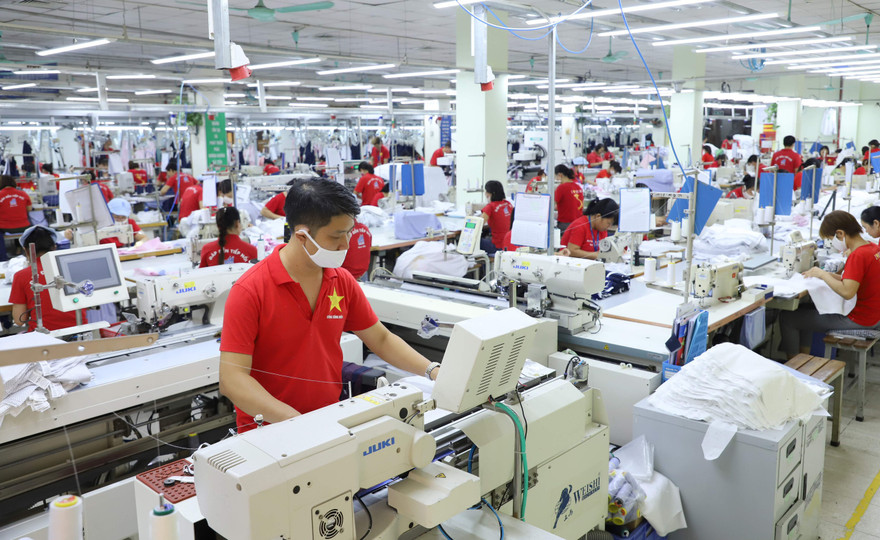 Nền kinh tế bị ảnh hưởng hết sức nặng nề do đại dịch COVID - 19 Ảnh: Như Ý