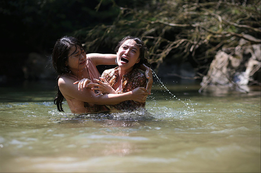 Cơn hysteria của Tuyết Lan bên suối 