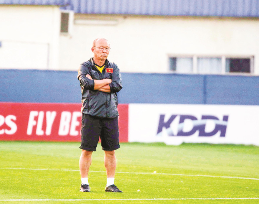 Thày trò HLV Park Hang Seo sẽ phải gấp rút làm quen với mặt cỏ nhân tạo trong quá trình chuẩn bị cho SEA Games 2019 ảnh: VSI 