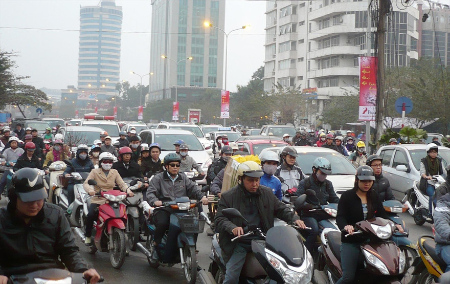 Ùn tắc kéo dài trên nhiều tuyến đường Hà Nội dịp cuối năm Ảnh: T.Đảng 
