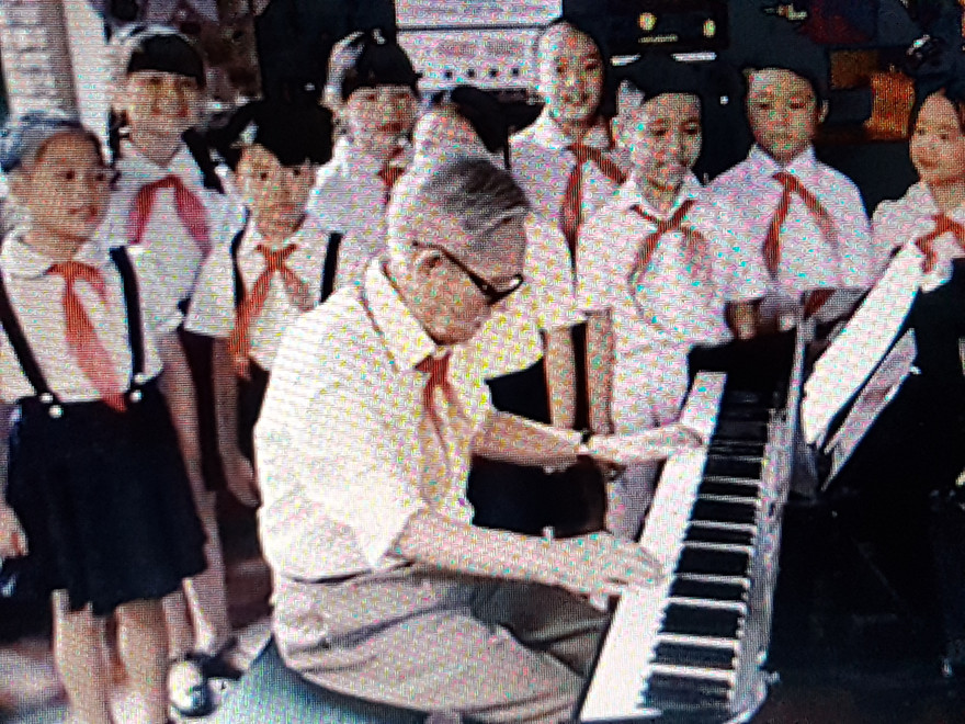 NS Phong Nhã cùng tốp ca (Ảnh tư liệu) 