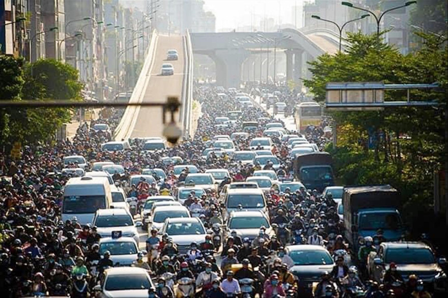 Nút giao Ngã Tư Sở ùn tắc ngày 10/11 sau thông xe