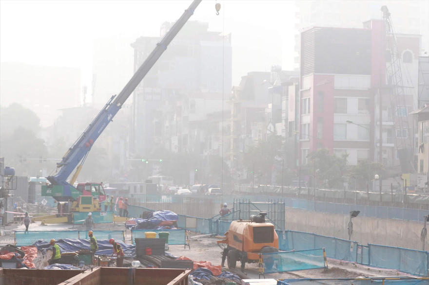 Các chuyên gia nhận định, Hà Nội sẽ đón nhiều đợt ô nhiễm không khí trong mùa đông tới. Ảnh: Như Ý 