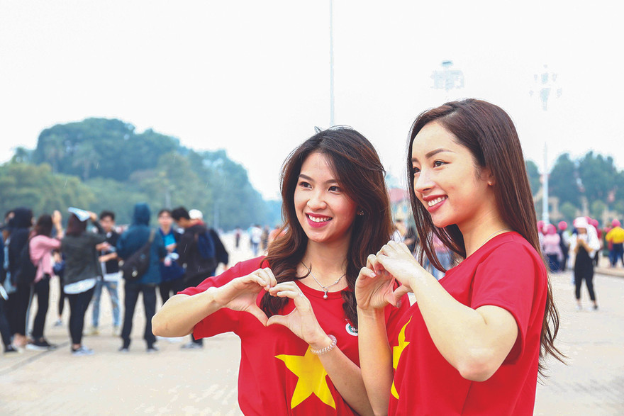 Sao Ly ( bên trái ) tham gia Diễn đàn Trí thức trẻ Việt Nam toàn cầu lần thứ II, năm 2019Ảnh: NVCC 