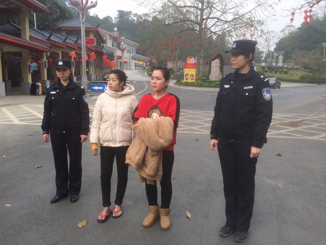 Hai nạn nhân trở về tại khu vực cửa khẩu Quốc tế Hữu Nghị