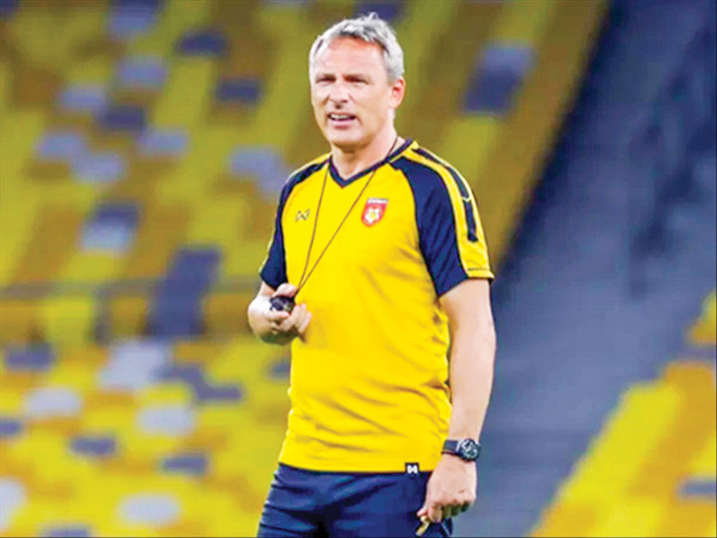 Myanmar sa thải HLV Antoine Hey sau kỳ AFF Cup thất bại