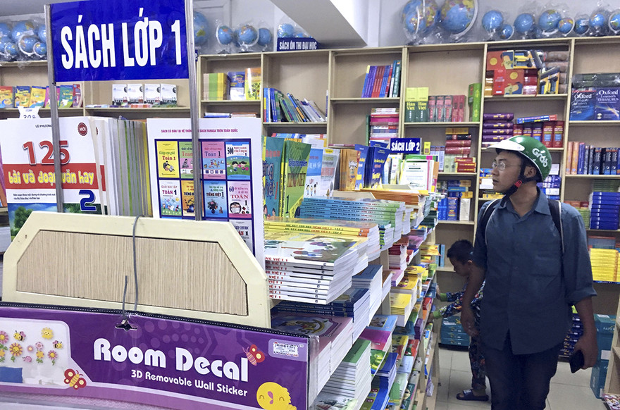 Giáo viên, chuyên gia cho rằng việc lựa chọn SGK nên giao cho giáo viên. Ảnh: Ngọc Châu 