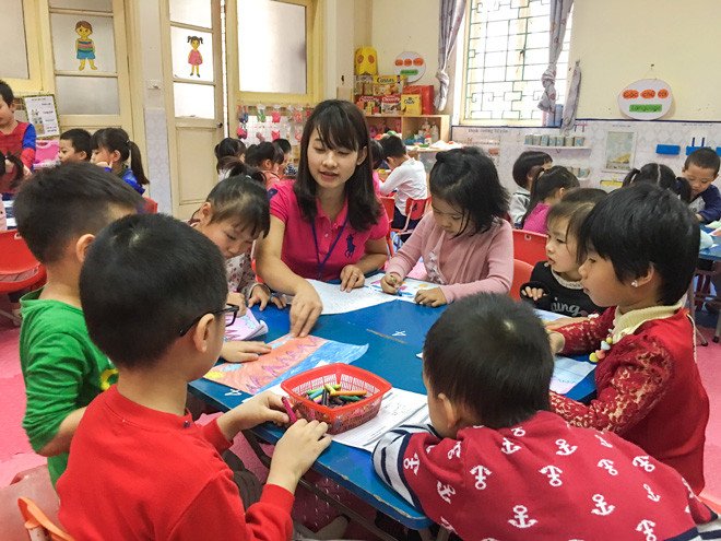 Lương của giáo viên hiện rất thấp so với mặt bằng chung của xã hội Ảnh: N.H