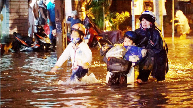 TPHCM thường xuyên ngập nặng do mưa, triều cường