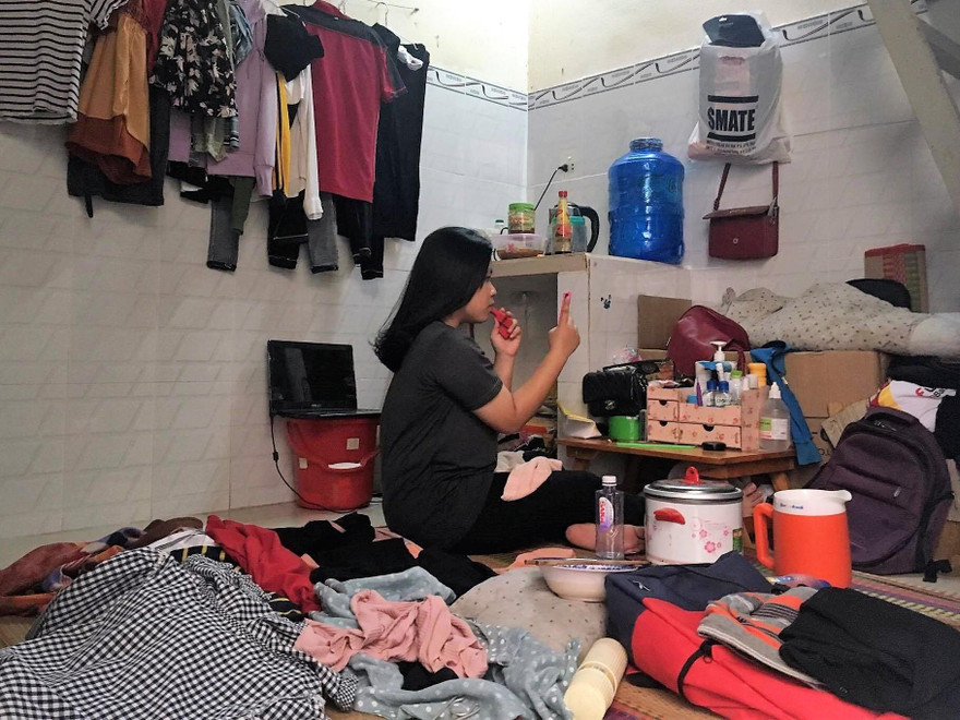 Việc trang điểm và lên đồ đối với một trạch nữ chỉ đếm trên đầu ngón tay