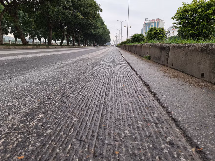 Tuyến QL1 đoạn tránh TP Thanh Hóa xuống cấp nghiêm trọng nhưng chậm được khắc phục, sửa chữa (chụp ngày 28/2/2021) Ảnh: Phạm Thanh