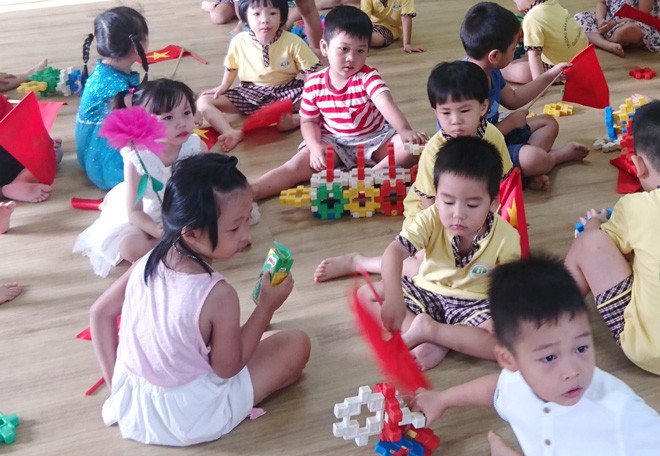 Sữa học đường trong các lớp mầm non. Ảnh: Châu Minh