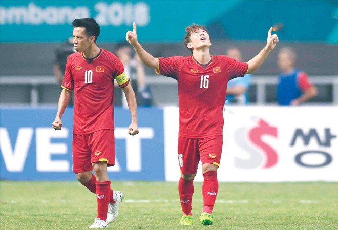 Minh Vương (phải) vừa bị loại khỏi ÐTVN Ảnh: VT