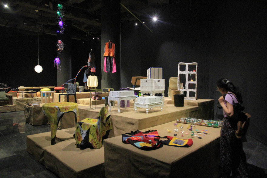 Một góc triển lãm Vàng mười- Tái chế! Nâng cấp! đang diễn ra tại Hà Nội 