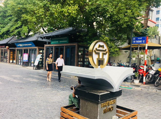 Phố sách Hà Nội - Phố 19 tháng 12. Ảnh: Nguyễn Tuấn