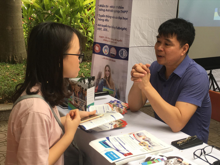 Ngoại ngữ đang là rào cản đối với sinh viên Ảnh: Nghiêm Huê