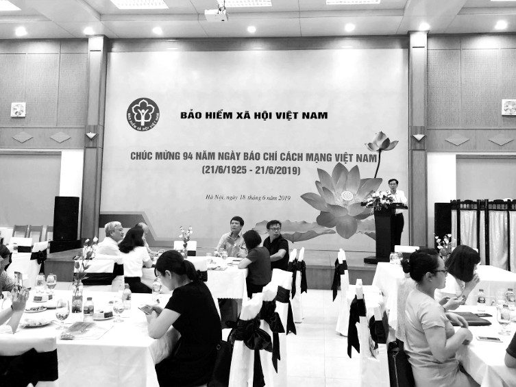 Lãnh đạo BHXH Việt Nam chúc mừng các phóng viên, nhà báo nhân ngày 21/6