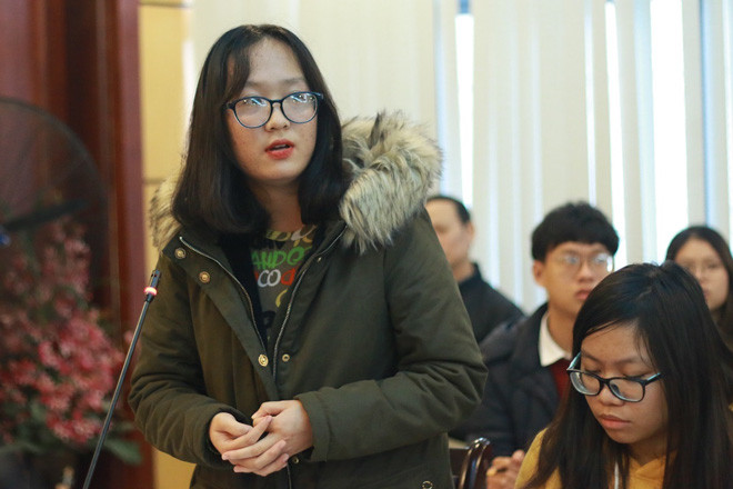 Học sinh trường THPT chuyên Hà Nội - Amsterdam góp ý dự án Luật Giáo dục sửa đổi Ảnh: Thanh Hùng 