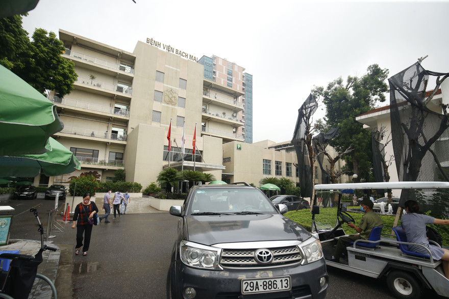 Tại BV Bạch Mai, người ta đã nâng khống giá thiết bị y tế để “móc túi” bệnh nhân, khiến dư luận bức xúc