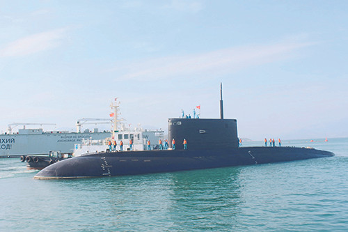 Tàu ngầm chuẩn bị cập cảng sau chuyến đi biển đầu năm 2021